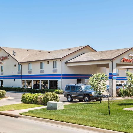 Howard Johnson By Wyndham Wichita Airport Εξωτερικό φωτογραφία