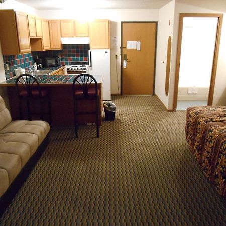 Howard Johnson By Wyndham Wichita Airport Εξωτερικό φωτογραφία
