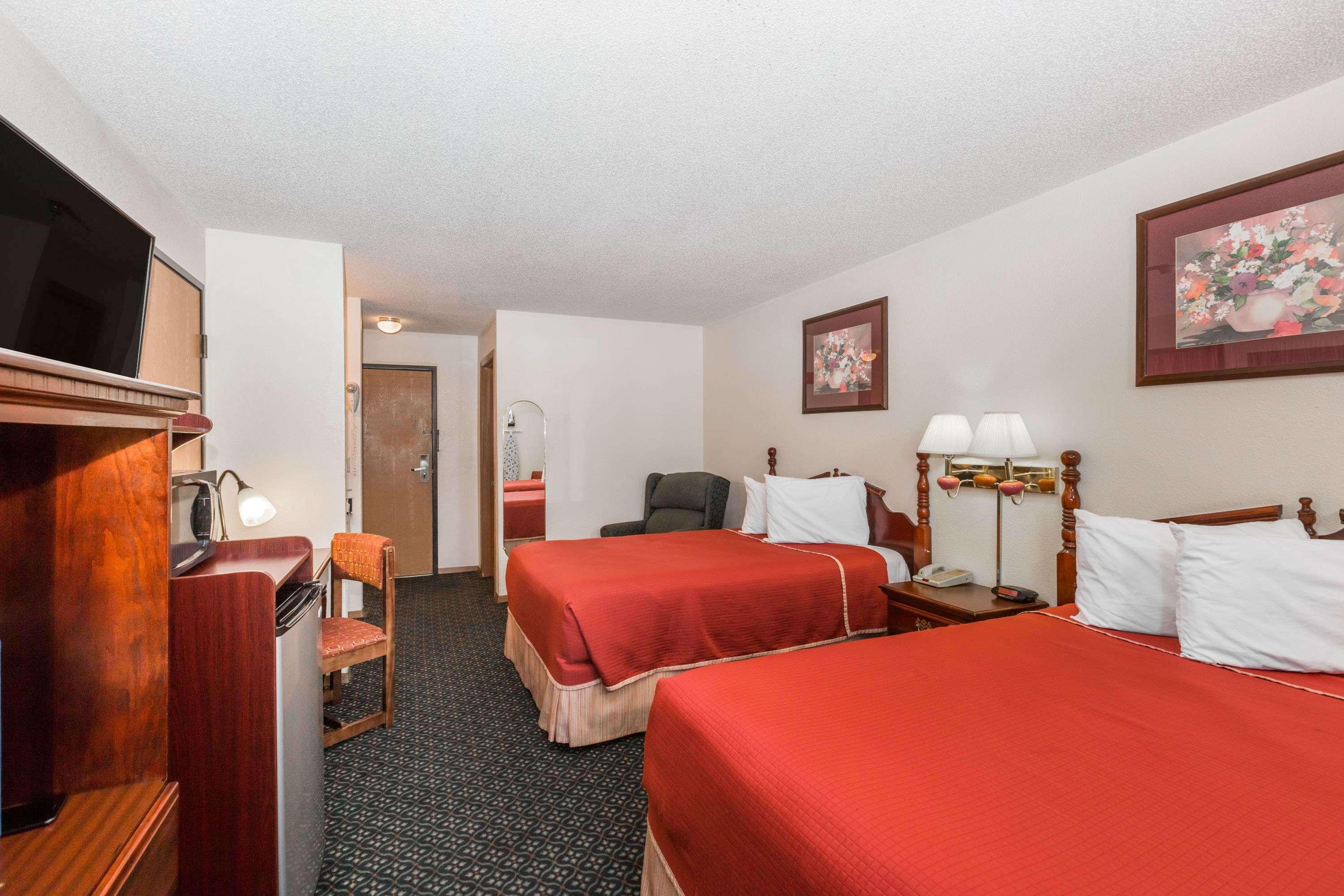 Howard Johnson By Wyndham Wichita Airport Εξωτερικό φωτογραφία