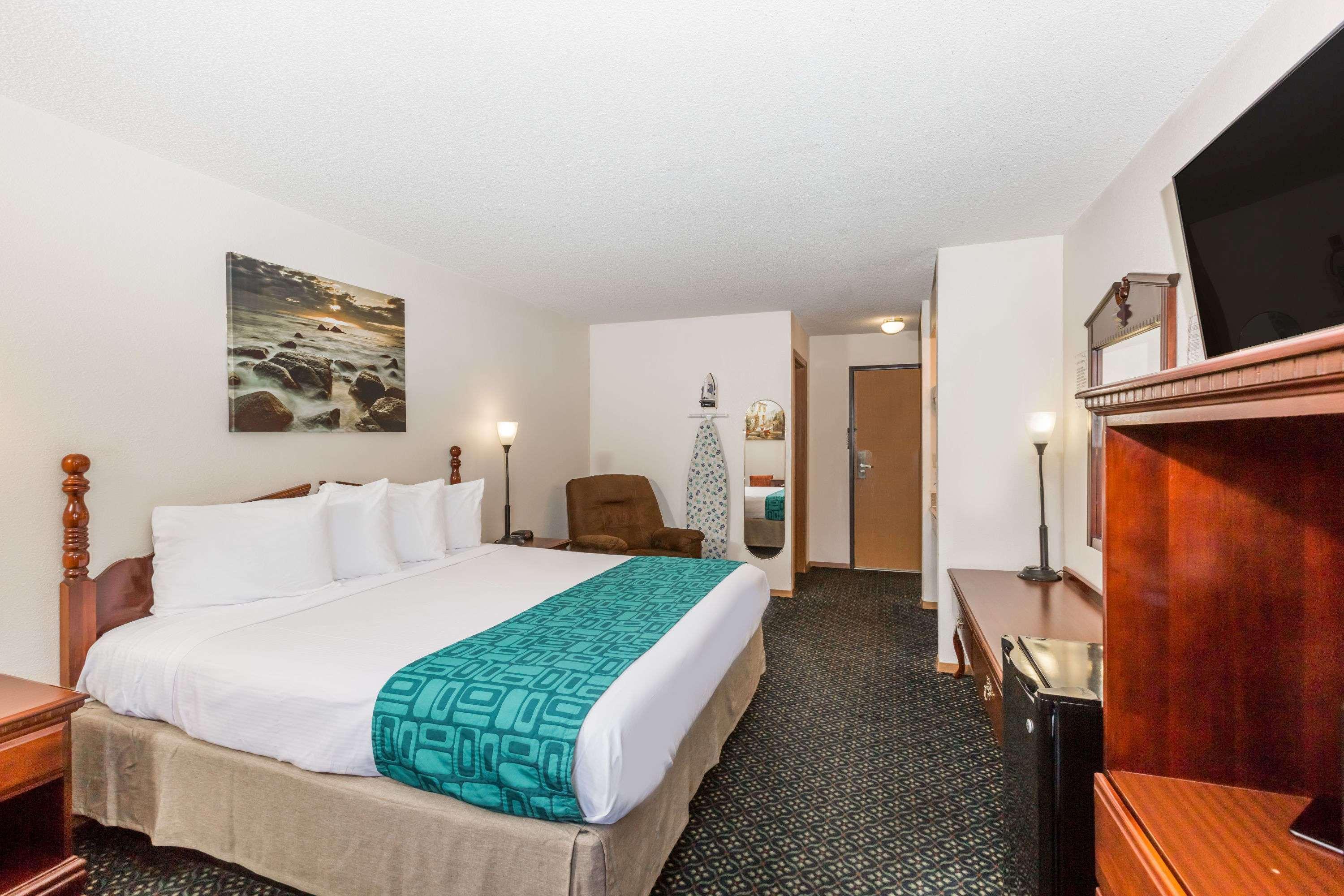 Howard Johnson By Wyndham Wichita Airport Εξωτερικό φωτογραφία