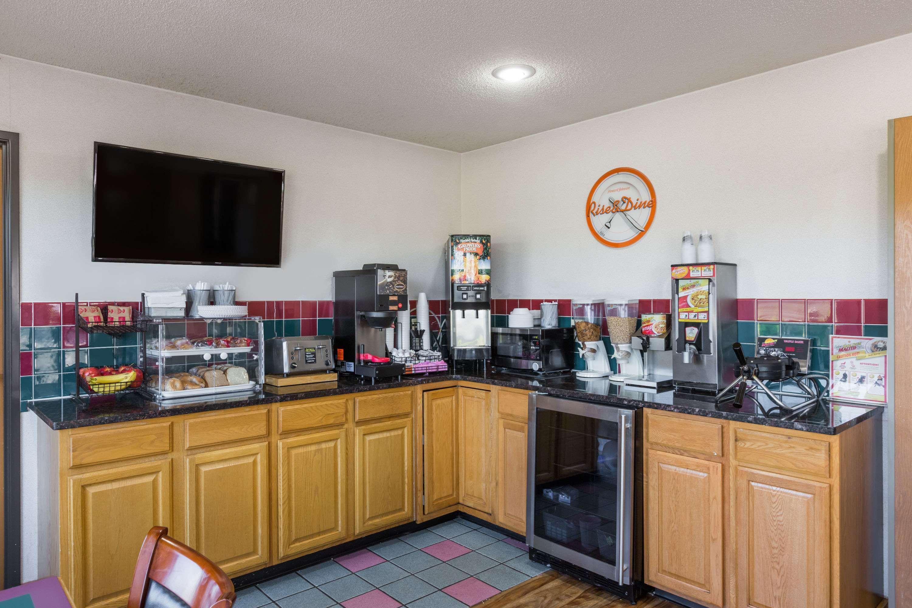 Howard Johnson By Wyndham Wichita Airport Εξωτερικό φωτογραφία