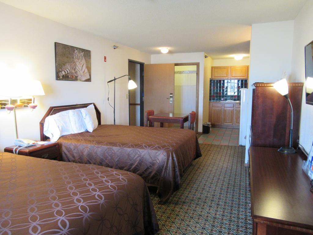 Howard Johnson By Wyndham Wichita Airport Εξωτερικό φωτογραφία