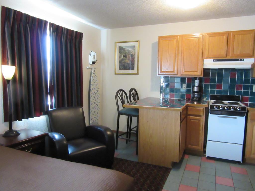 Howard Johnson By Wyndham Wichita Airport Εξωτερικό φωτογραφία