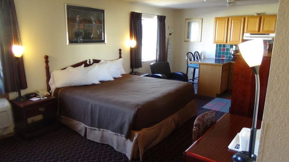 Howard Johnson By Wyndham Wichita Airport Εξωτερικό φωτογραφία