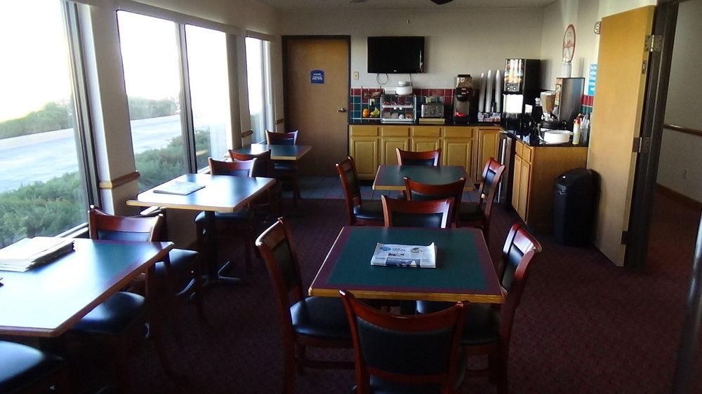 Howard Johnson By Wyndham Wichita Airport Εξωτερικό φωτογραφία