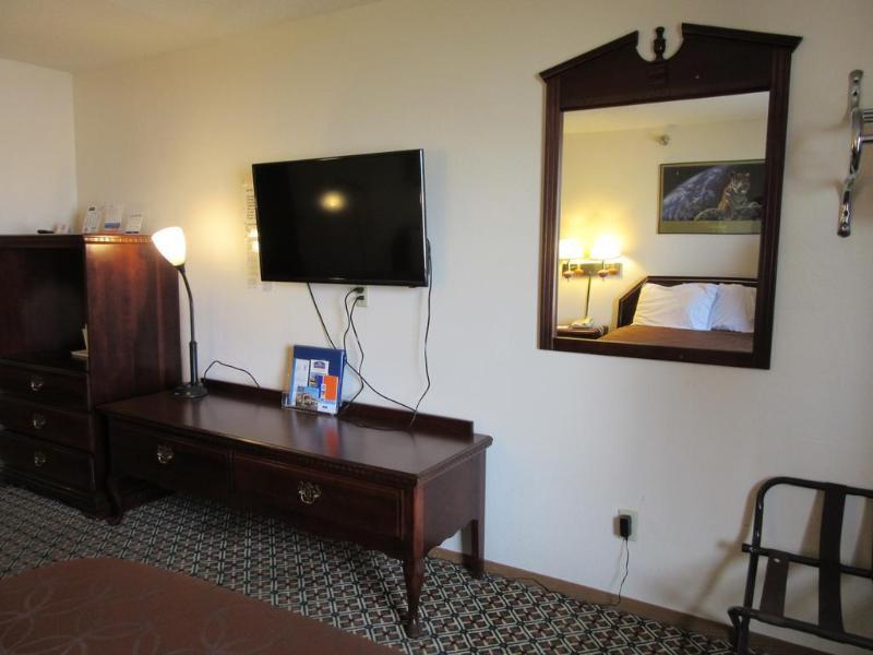 Howard Johnson By Wyndham Wichita Airport Εξωτερικό φωτογραφία