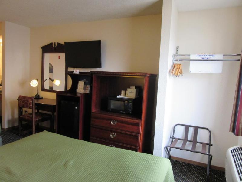 Howard Johnson By Wyndham Wichita Airport Εξωτερικό φωτογραφία