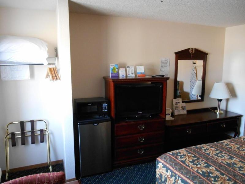Howard Johnson By Wyndham Wichita Airport Εξωτερικό φωτογραφία