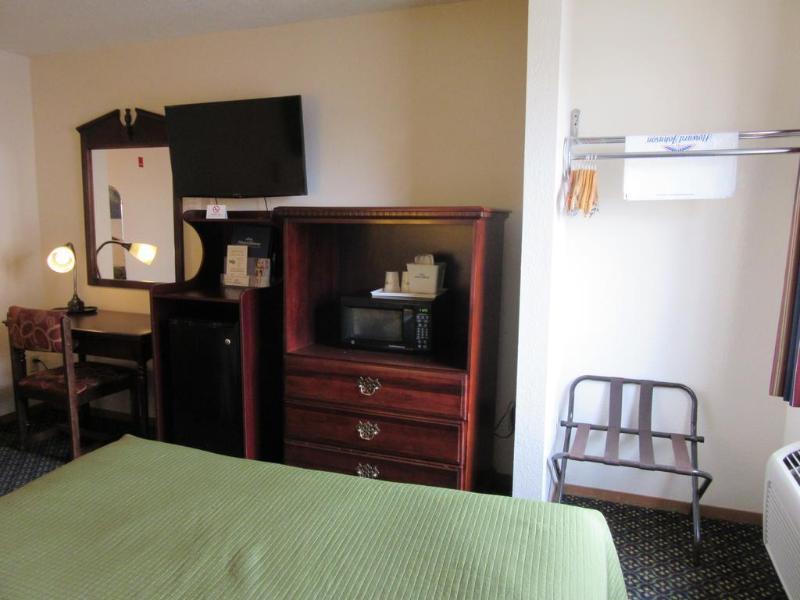 Howard Johnson By Wyndham Wichita Airport Εξωτερικό φωτογραφία
