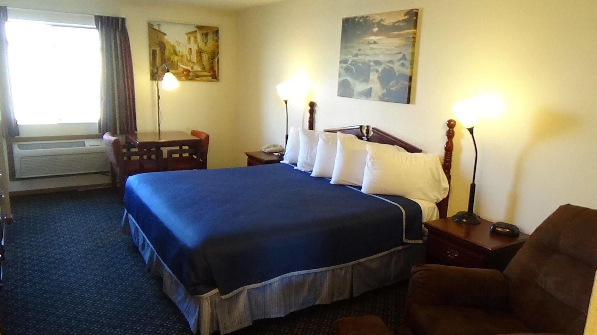 Howard Johnson By Wyndham Wichita Airport Εξωτερικό φωτογραφία