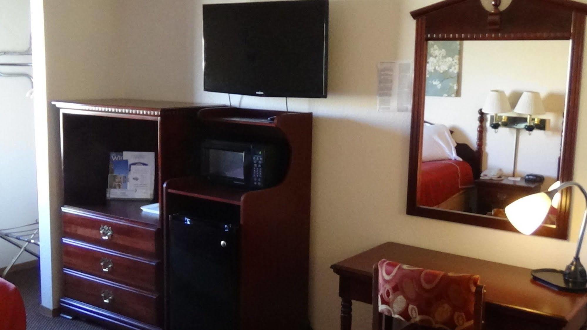 Howard Johnson By Wyndham Wichita Airport Εξωτερικό φωτογραφία