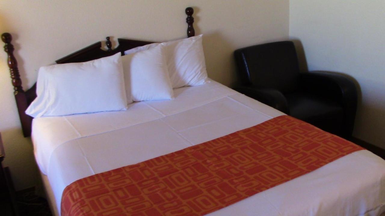 Howard Johnson By Wyndham Wichita Airport Εξωτερικό φωτογραφία